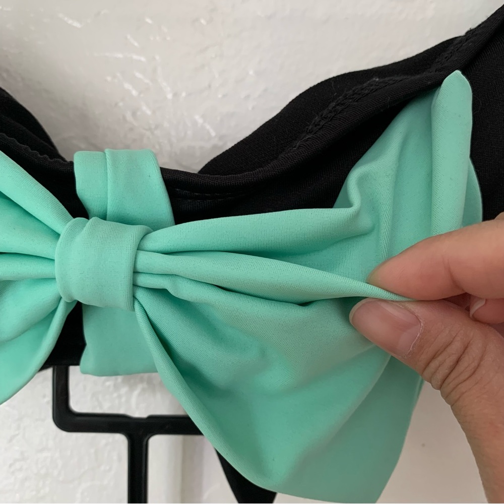 Dippin' Daisy's Contrast Bow Bandeau Bikini Set - Size S - Picture 3 of 7
